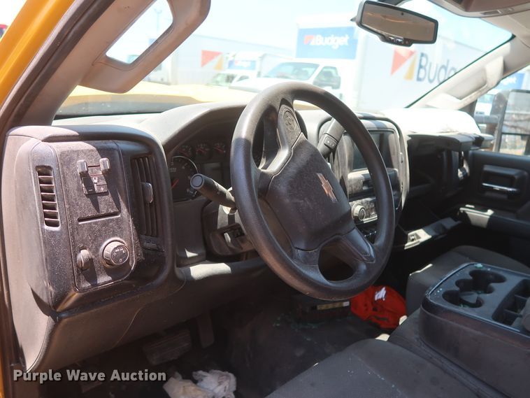 image for item HT9561 2017 Chevrolet Silverado 3500HD  utility bed pickup truck