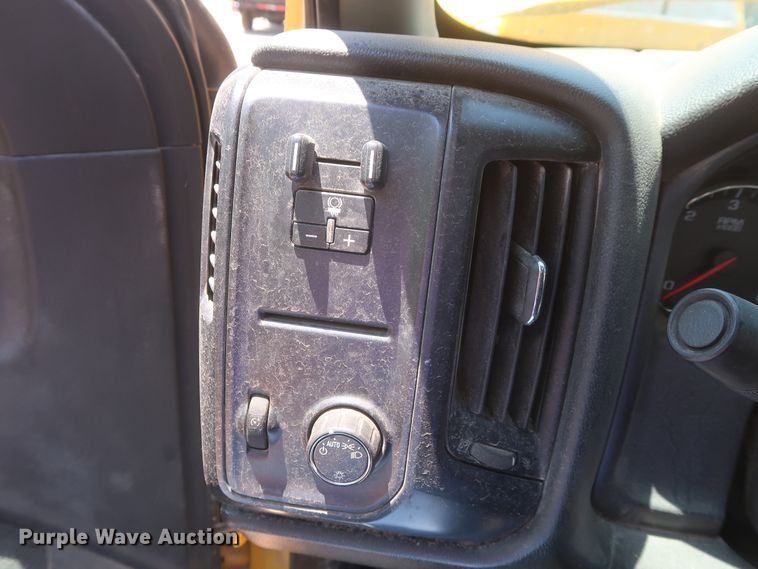 image for item HT9561 2017 Chevrolet Silverado 3500HD  utility bed pickup truck