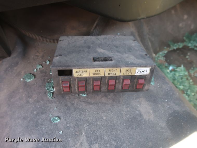 image for item HT9561 2017 Chevrolet Silverado 3500HD  utility bed pickup truck