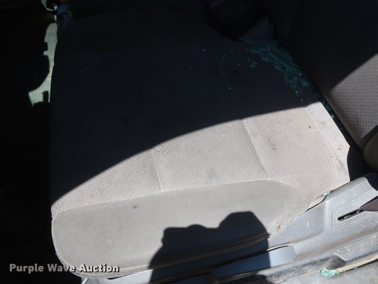 image for item HT9561 2017 Chevrolet Silverado 3500HD  utility bed pickup truck