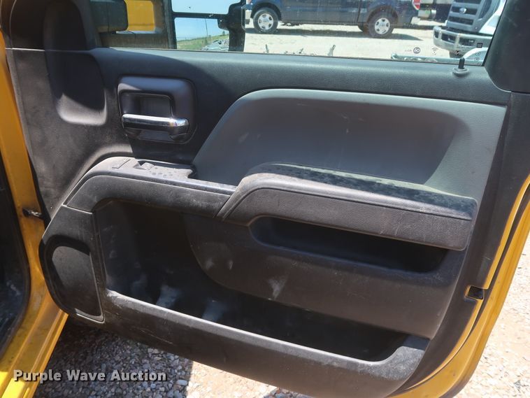 image for item HT9561 2017 Chevrolet Silverado 3500HD  utility bed pickup truck