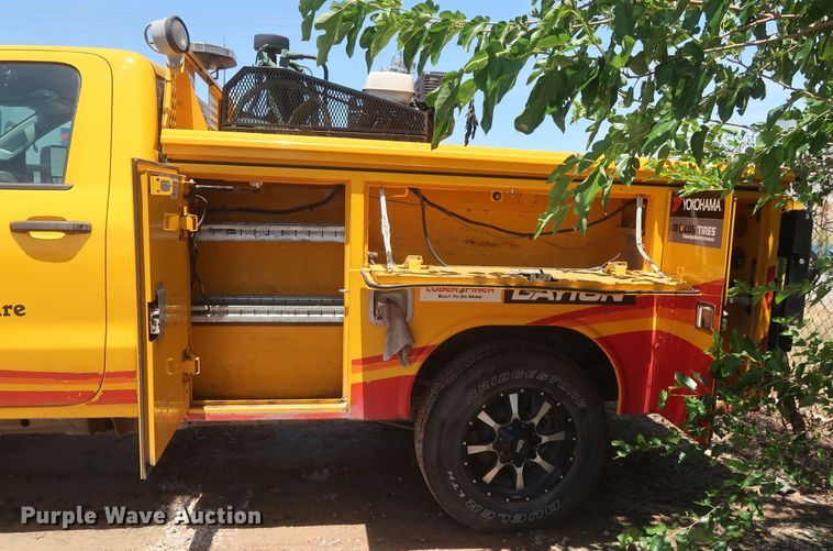 image for item HT9561 2017 Chevrolet Silverado 3500HD  utility bed pickup truck