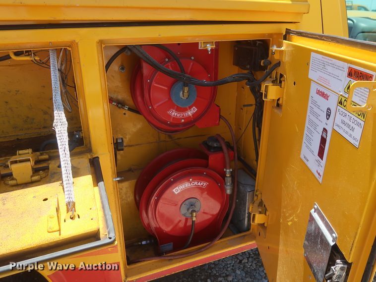 image for item HT9561 2017 Chevrolet Silverado 3500HD  utility bed pickup truck