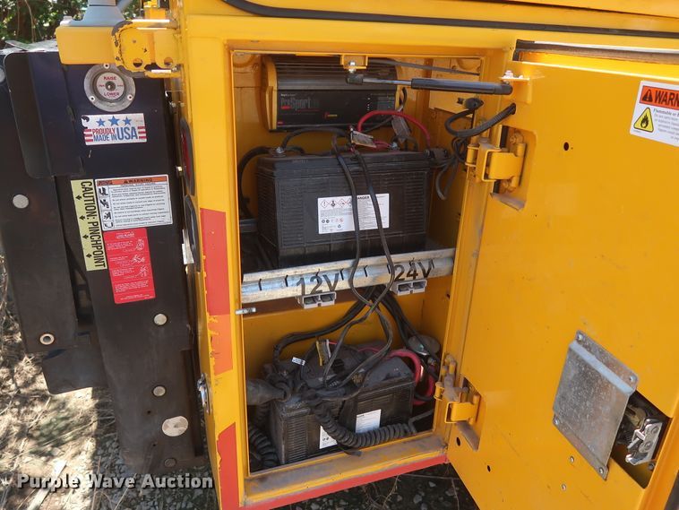 image for item HT9561 2017 Chevrolet Silverado 3500HD  utility bed pickup truck