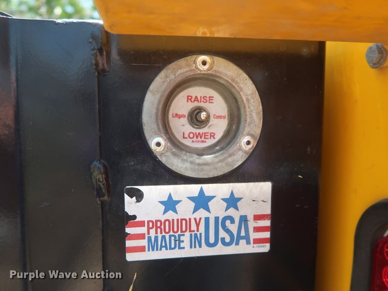 image for item HT9561 2017 Chevrolet Silverado 3500HD  utility bed pickup truck