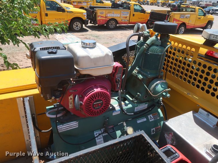 image for item HT9561 2017 Chevrolet Silverado 3500HD  utility bed pickup truck