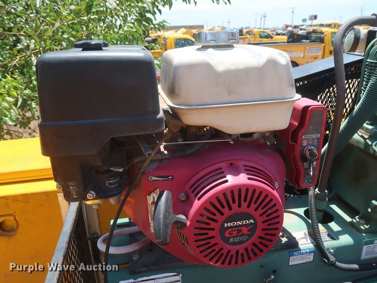 image for item HT9561 2017 Chevrolet Silverado 3500HD  utility bed pickup truck