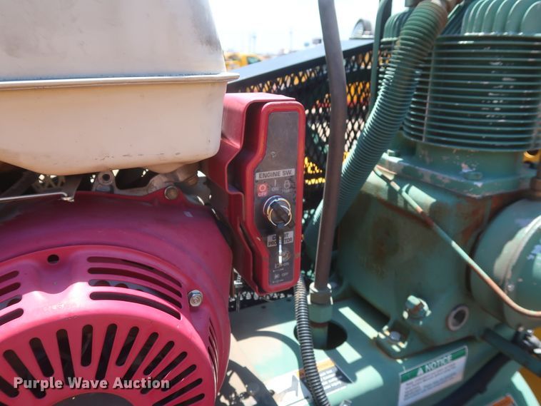 image for item HT9561 2017 Chevrolet Silverado 3500HD  utility bed pickup truck