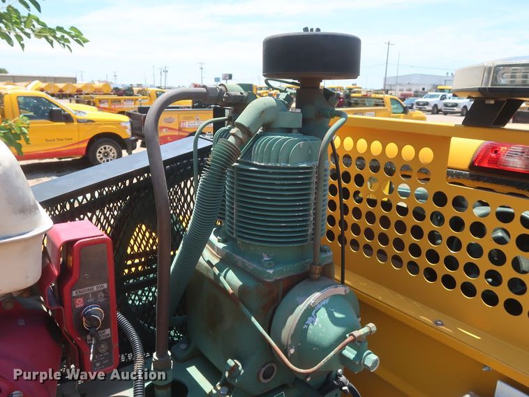 image for item HT9561 2017 Chevrolet Silverado 3500HD  utility bed pickup truck