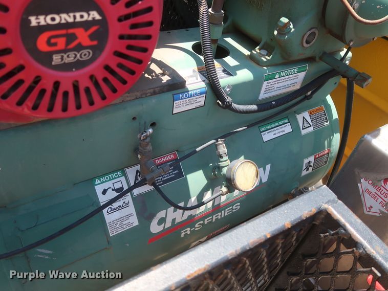 image for item HT9561 2017 Chevrolet Silverado 3500HD  utility bed pickup truck