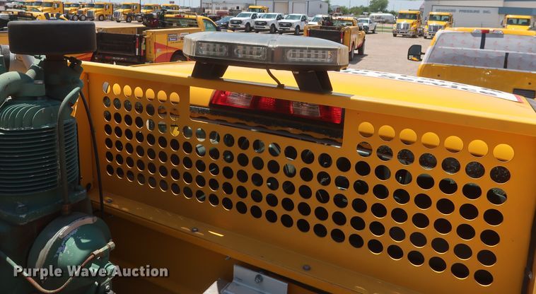 image for item HT9561 2017 Chevrolet Silverado 3500HD  utility bed pickup truck