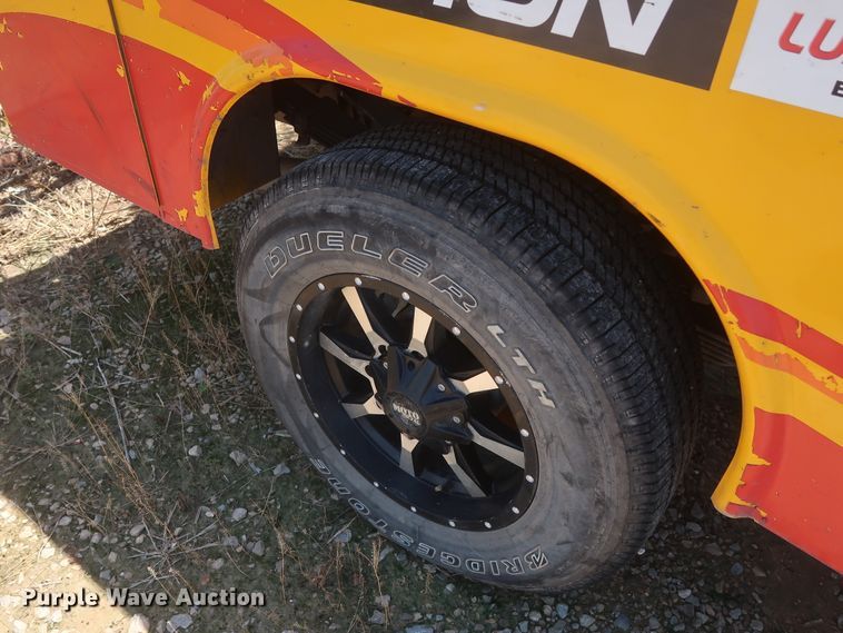 image for item HT9561 2017 Chevrolet Silverado 3500HD  utility bed pickup truck