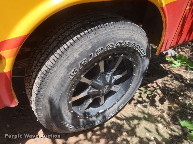 image for item HT9561 2017 Chevrolet Silverado 3500HD  utility bed pickup truck