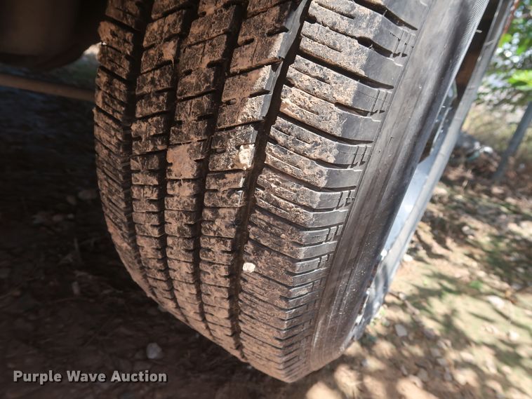 image for item HT9561 2017 Chevrolet Silverado 3500HD  utility bed pickup truck