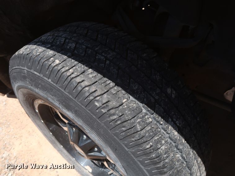 image for item HT9561 2017 Chevrolet Silverado 3500HD  utility bed pickup truck