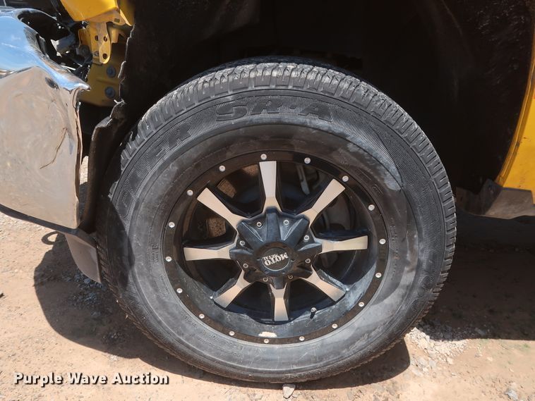 image for item HT9561 2017 Chevrolet Silverado 3500HD  utility bed pickup truck