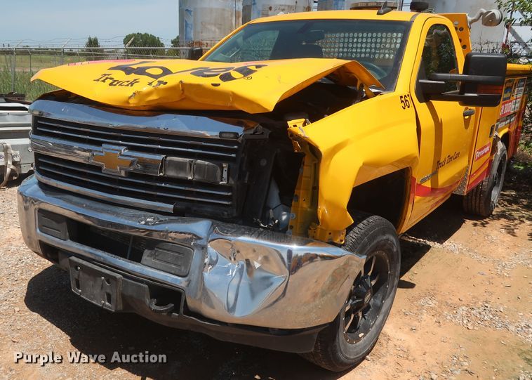 image for item HT9561 2017 Chevrolet Silverado 3500HD  utility bed pickup truck