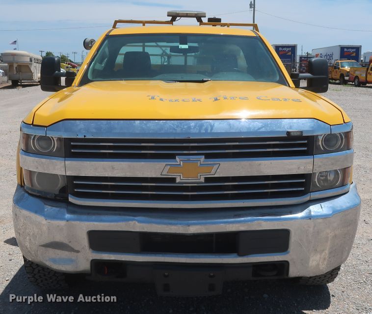 image for item HT9563 2015 Chevrolet Silverado 3500HD  utility bed pickup truck