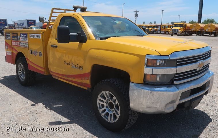 image for item HT9563 2015 Chevrolet Silverado 3500HD  utility bed pickup truck