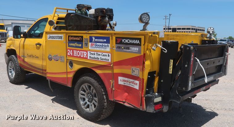 image for item HT9563 2015 Chevrolet Silverado 3500HD  utility bed pickup truck