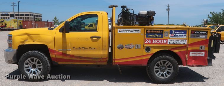 image for item HT9563 2015 Chevrolet Silverado 3500HD  utility bed pickup truck