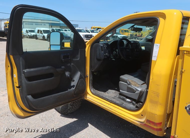 image for item HT9563 2015 Chevrolet Silverado 3500HD  utility bed pickup truck