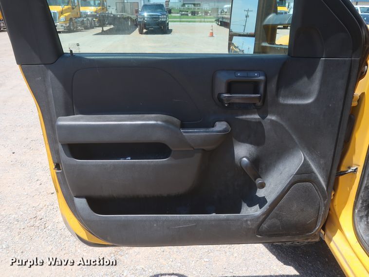 image for item HT9563 2015 Chevrolet Silverado 3500HD  utility bed pickup truck