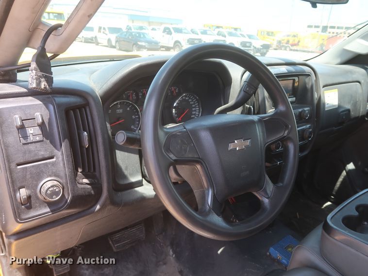 image for item HT9563 2015 Chevrolet Silverado 3500HD  utility bed pickup truck