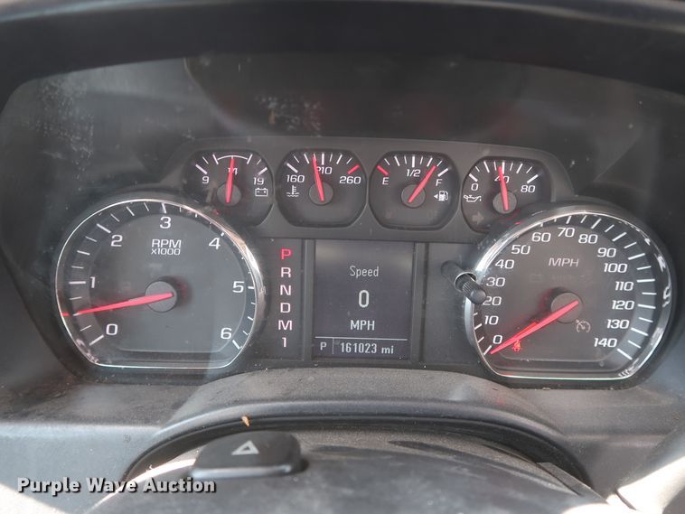 image for item HT9563 2015 Chevrolet Silverado 3500HD  utility bed pickup truck