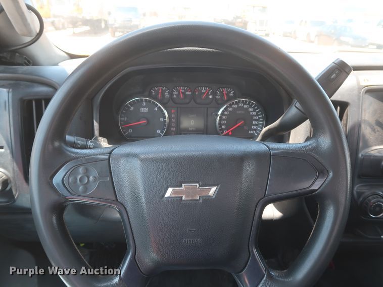 image for item HT9563 2015 Chevrolet Silverado 3500HD  utility bed pickup truck