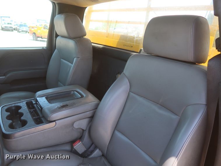 image for item HT9563 2015 Chevrolet Silverado 3500HD  utility bed pickup truck