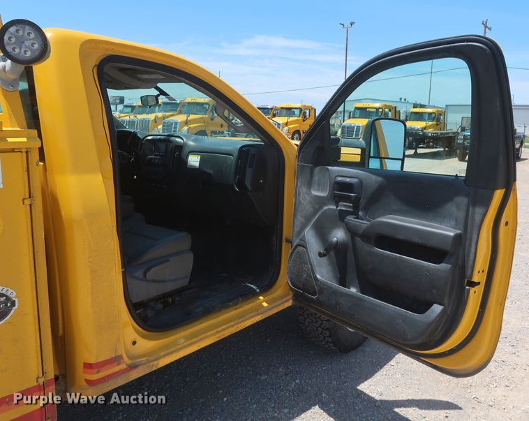 image for item HT9563 2015 Chevrolet Silverado 3500HD  utility bed pickup truck