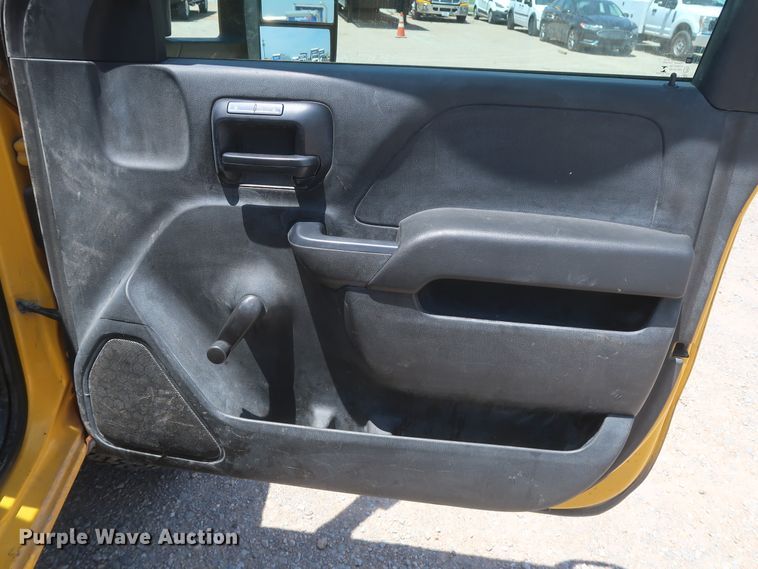 image for item HT9563 2015 Chevrolet Silverado 3500HD  utility bed pickup truck