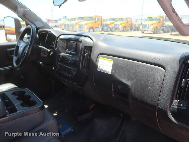 image for item HT9563 2015 Chevrolet Silverado 3500HD  utility bed pickup truck