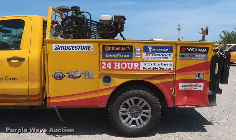 image for item HT9563 2015 Chevrolet Silverado 3500HD  utility bed pickup truck