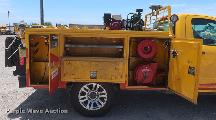 image for item HT9563 2015 Chevrolet Silverado 3500HD  utility bed pickup truck