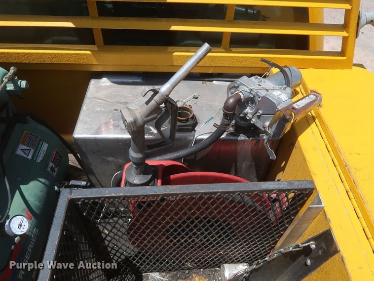 image for item HT9563 2015 Chevrolet Silverado 3500HD  utility bed pickup truck