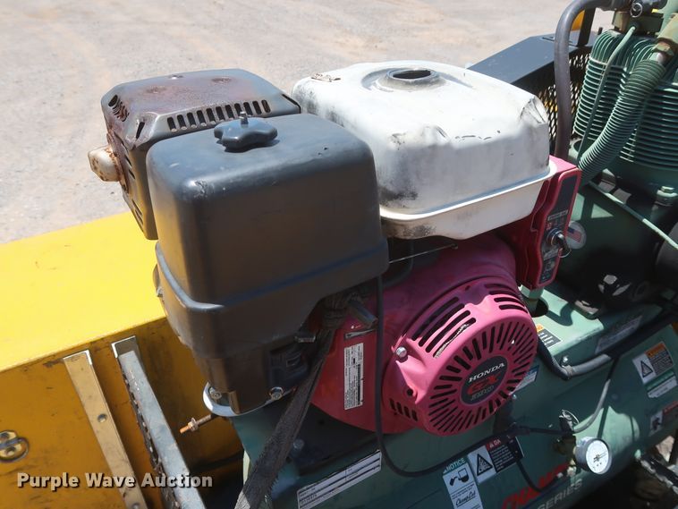 image for item HT9563 2015 Chevrolet Silverado 3500HD  utility bed pickup truck