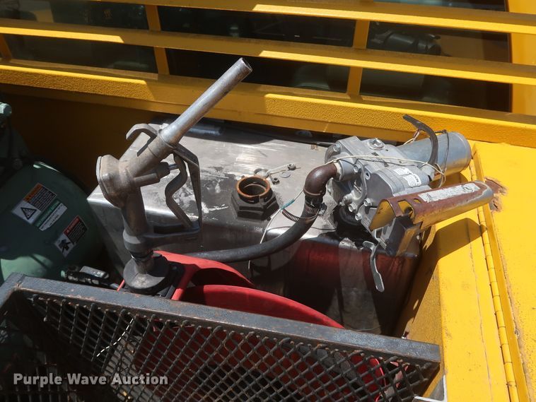 image for item HT9563 2015 Chevrolet Silverado 3500HD  utility bed pickup truck