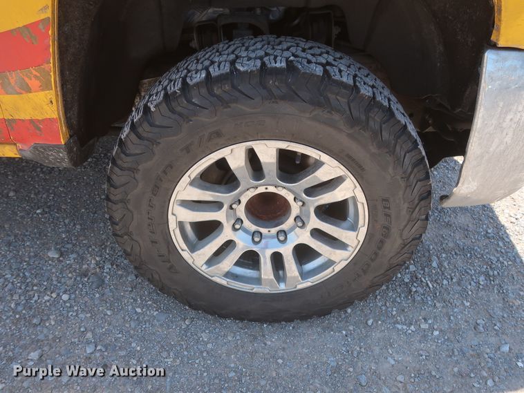 image for item HT9563 2015 Chevrolet Silverado 3500HD  utility bed pickup truck