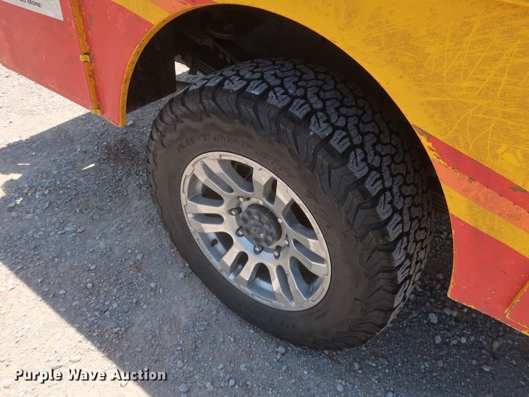 image for item HT9563 2015 Chevrolet Silverado 3500HD  utility bed pickup truck