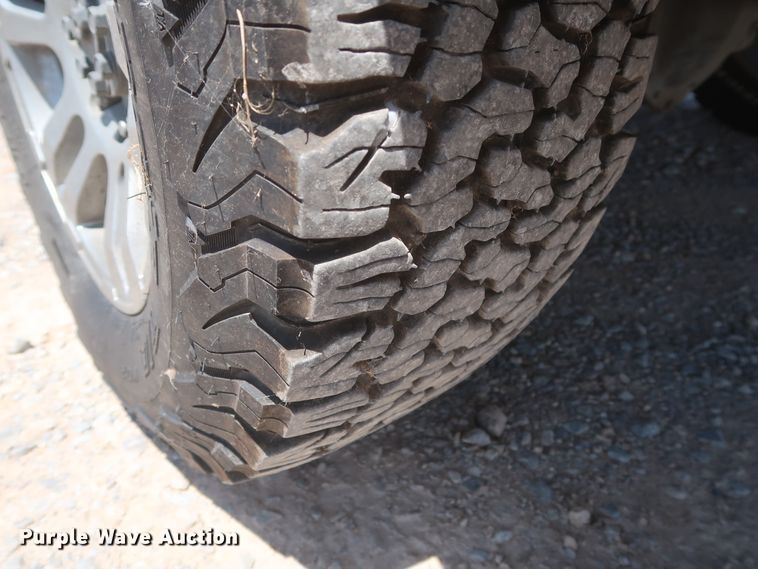 image for item HT9563 2015 Chevrolet Silverado 3500HD  utility bed pickup truck