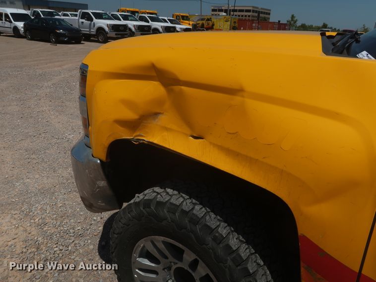 image for item HT9563 2015 Chevrolet Silverado 3500HD  utility bed pickup truck