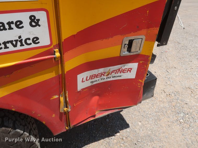 image for item HT9563 2015 Chevrolet Silverado 3500HD  utility bed pickup truck