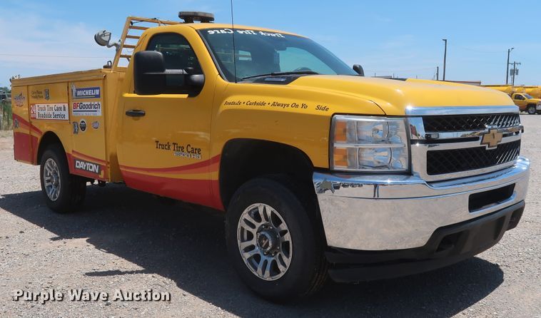 image for item HT9564 2012 Chevrolet Silverado 2500HD  utility bed pickup truck