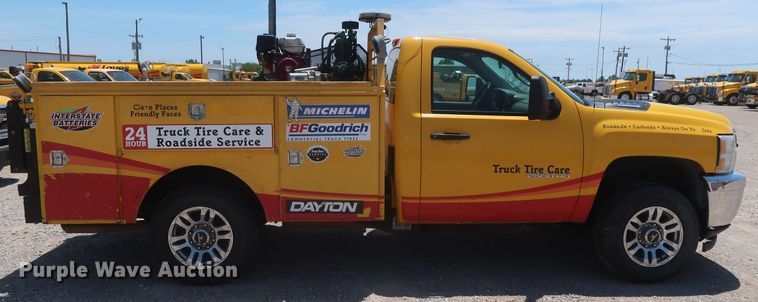 image for item HT9564 2012 Chevrolet Silverado 2500HD  utility bed pickup truck