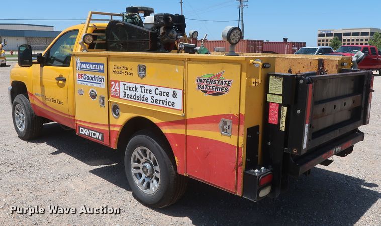 image for item HT9564 2012 Chevrolet Silverado 2500HD  utility bed pickup truck