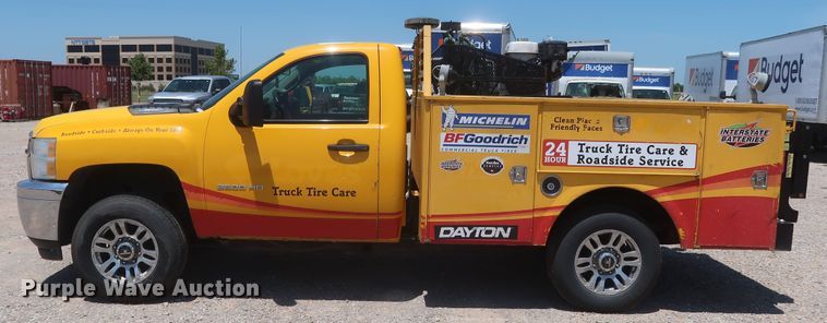 image for item HT9564 2012 Chevrolet Silverado 2500HD  utility bed pickup truck