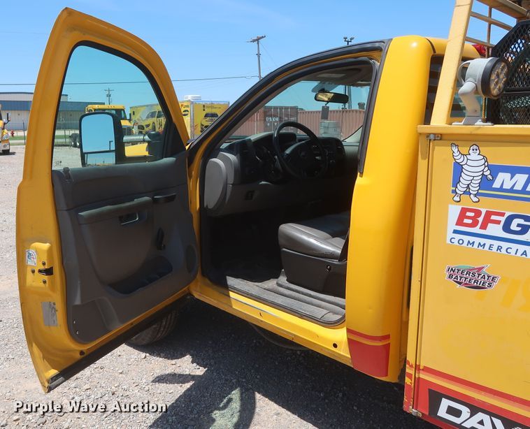 image for item HT9564 2012 Chevrolet Silverado 2500HD  utility bed pickup truck