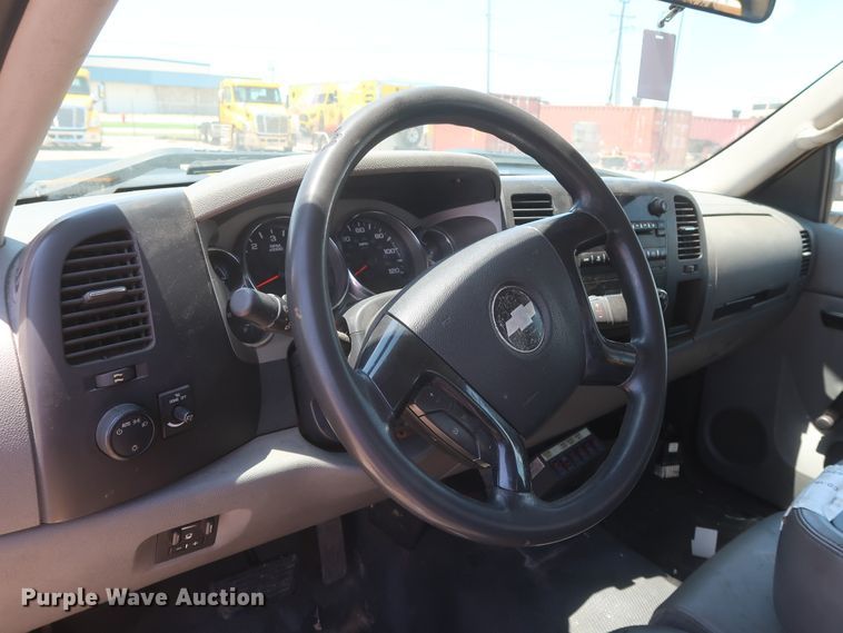 image for item HT9564 2012 Chevrolet Silverado 2500HD  utility bed pickup truck